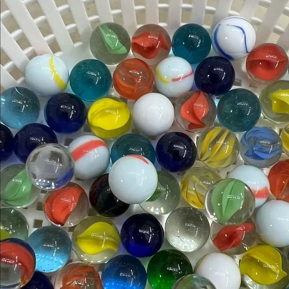 #6 Vintage Marbles Over 100 ESTATE FIND Shooters Iridescent Superman Confetti - Picture 4 of 11